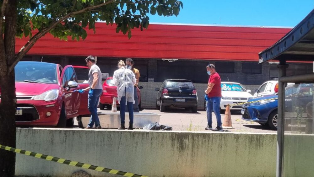 Homem encontrado morto dentro de carro na UPA Tancredo é identificado Imagem referente a Homem encontrado morto dentro de carro na UPA Tancredo é identificado