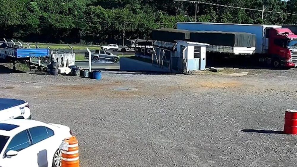 Vídeo mostra como ocorreu acidente que matou Fernando Santos na BR-277, em Cascavel Imagem referente a Vídeo mostra como ocorreu acidente que matou Fernando Santos na BR-277, em Cascavel