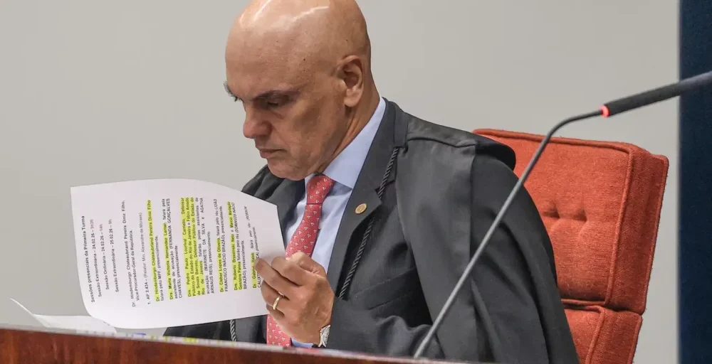 Moraes cobra ação do governo brasileiro para extradição de Zambelli Imagem referente a Moraes cobra ação do governo brasileiro para extradição de Zambelli