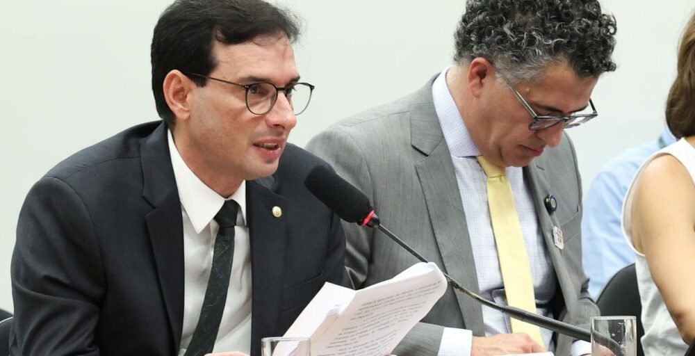 Fim da escala 6×1: relator propõe que um dia de folga seja no domingo Imagem referente a Fim da escala 6×1: relator propõe que um dia de folga seja no domingo