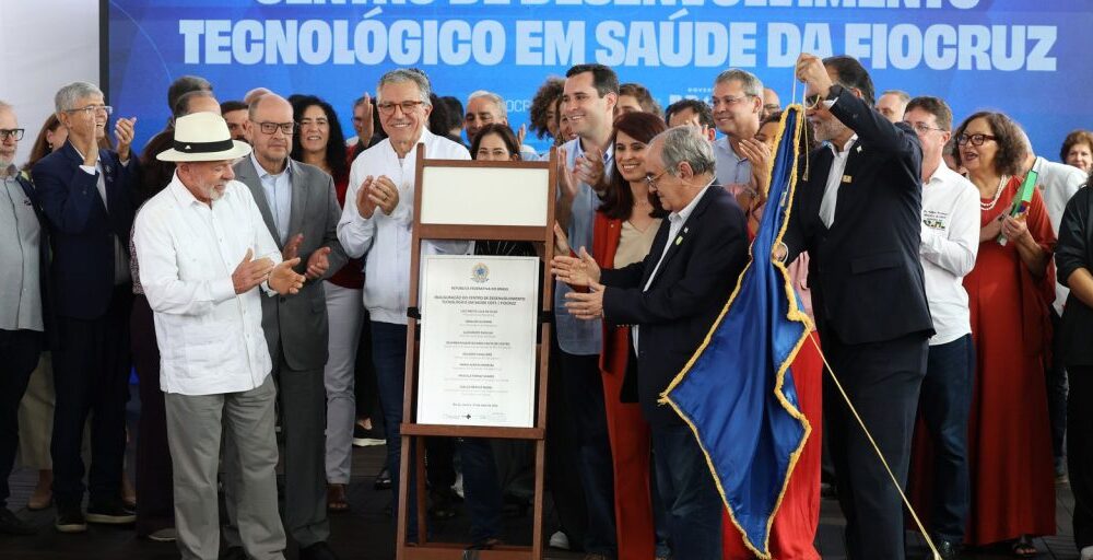 Brasil não é menor nem menos competitivo do que ninguém, diz Lula Imagem referente a Brasil não é menor nem menos competitivo do que ninguém, diz Lula