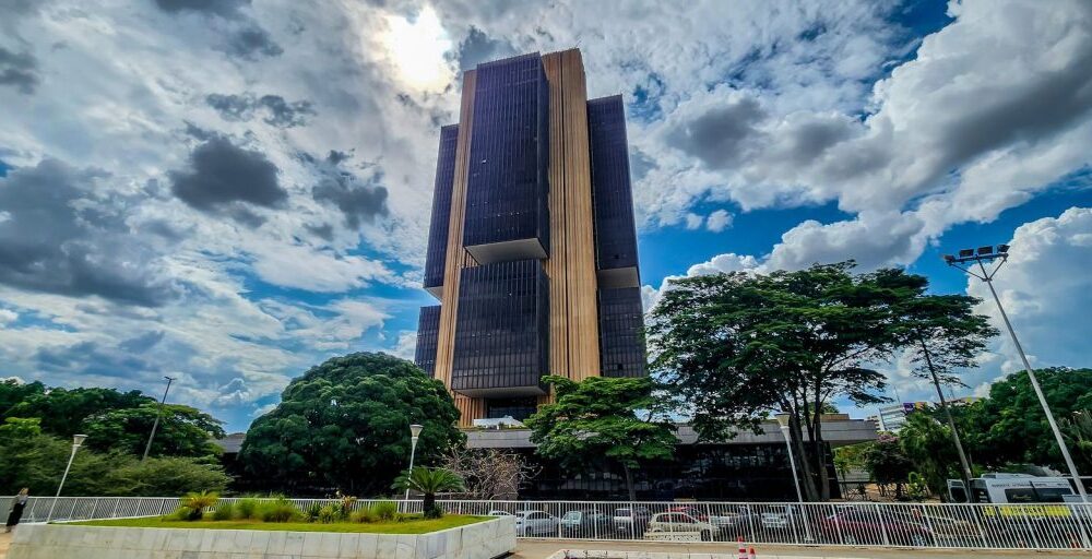 Bancos transferem R$ 5,7 bi de valores esquecidos para o Desenrola Imagem referente a Bancos transferem R$ 5,7 bi de valores esquecidos para o Desenrola