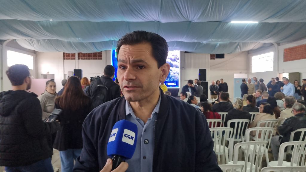 Morador da Região Norte, Deputado Marcio Pacheco comemora chegada de hospital após 10 anos de luta Imagem referente a Morador da Região Norte, Deputado Marcio Pacheco comemora chegada de hospital após 10 anos de luta