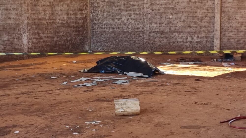 Homem morre após cair de barracão com sete metros de altura em área rural de Cascavel Imagem referente a Homem morre após cair de barracão com sete metros de altura em área rural de Cascavel