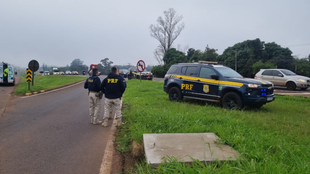 Bombeiros, PRF e EPR atendem acidente na BR-277, em Cascavel Imagem referente a Bombeiros, PRF e EPR atendem acidente na BR-277, em Cascavel
