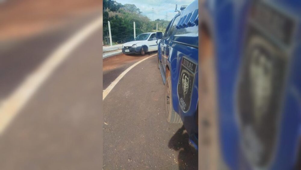 Carro furtado é encontrado depenado pela GM no bairro Melissa Imagem referente a Carro furtado é encontrado depenado pela GM no bairro Melissa