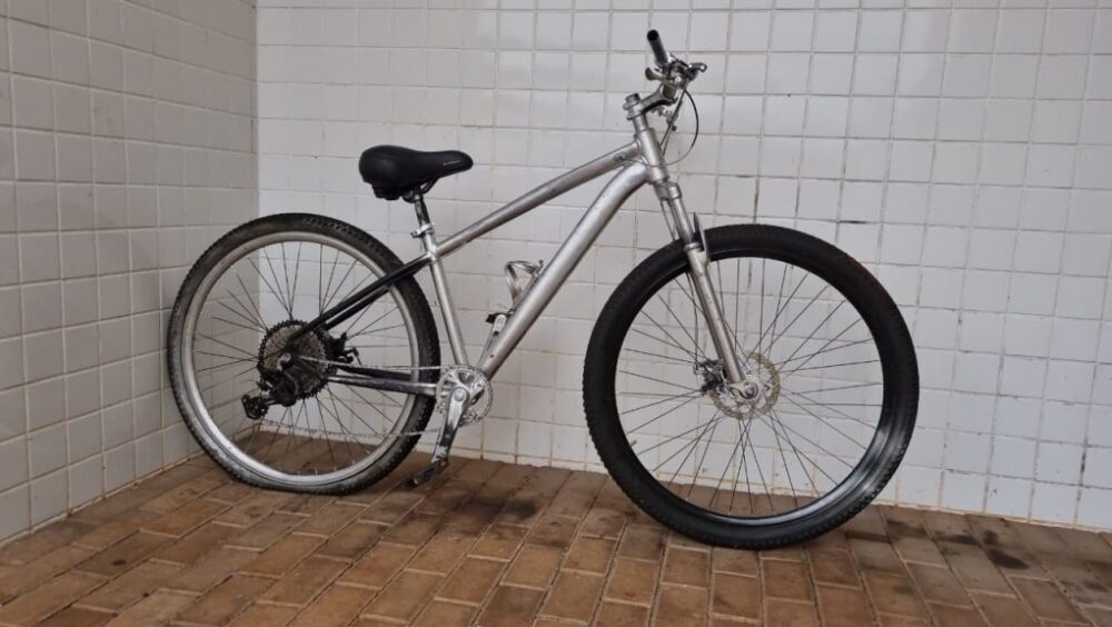 Guarda Municipal recupera bicicleta furtada e detém jovem em Cascavel Imagem referente a Guarda Municipal recupera bicicleta furtada e detém jovem em Cascavel