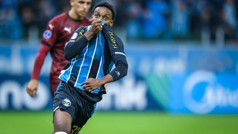 Grêmio empata com o Torque em noite de sufoco, reação e alerta na Sul-Americana Imagem referente a Grêmio empata com o Torque em noite de sufoco, reação e alerta na Sul-Americana