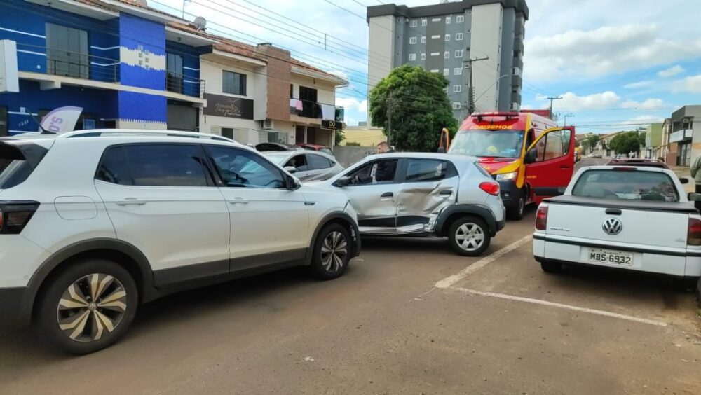 Motorista de 47 anos fica ferido após colisão entre carros na Rua General Osório Imagem referente a Motorista de 47 anos fica ferido após colisão entre carros na Rua General Osório