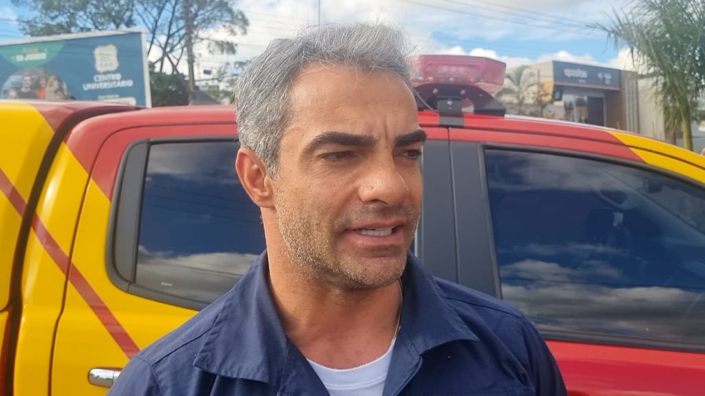 “Placa ficou sobre as pernas dele”, médico fala sobre atendimento a trabalhador ferido Imagem referente a “Placa ficou sobre as pernas dele”, médico fala sobre atendimento a trabalhador ferido