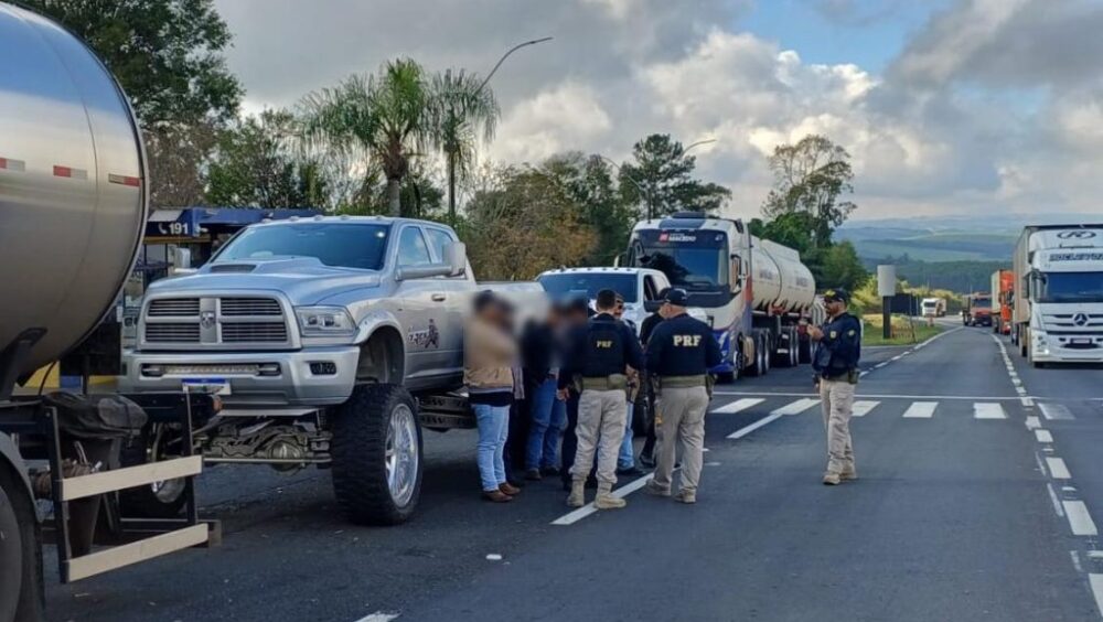 PRF flagra pela 6ª vez Rincon sem habilitação dirigindo Dodge RAM ‘ilegal’ Imagem referente a PRF flagra pela 6ª vez Rincon sem habilitação dirigindo Dodge RAM ‘ilegal’