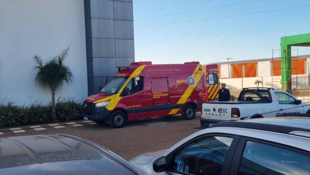 Trabalhador de 57 anos sofre queda de caminhão em empresa na BR-277 Imagem referente a Trabalhador de 57 anos sofre queda de caminhão em empresa na BR-277