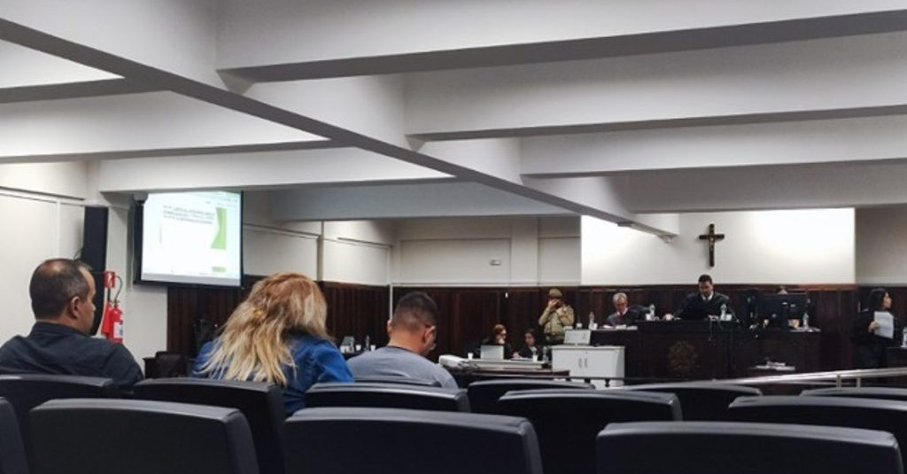 Natal que terminou em horror: mulher sobrevive a ataque de faca e companheiro é condenado Imagem referente a Natal que terminou em horror: mulher sobrevive a ataque de faca e companheiro é condenado