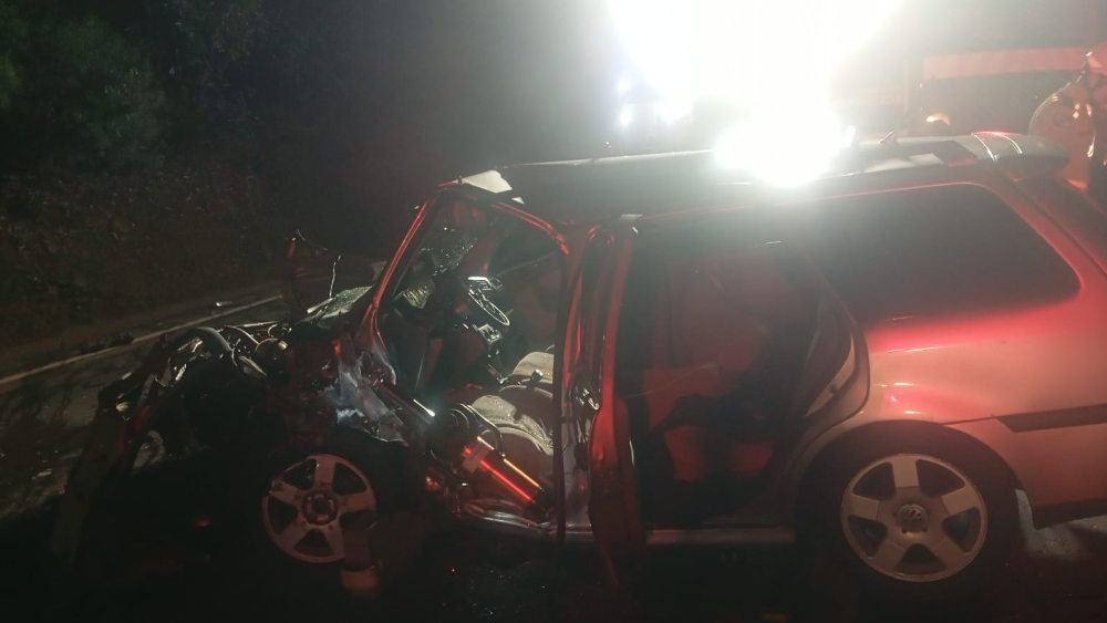 Três pessoas ficam feridas em colisão frontal na PR-483, em Francisco Beltrão Imagem referente a Três pessoas ficam feridas em colisão frontal na PR-483, em Francisco Beltrão