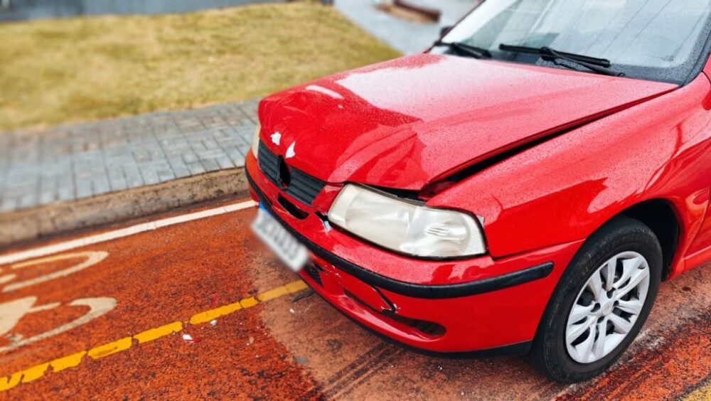 Gol e Fiorino se envolvem em colisão na saída do Bairro Brasmadeira Imagem referente a Gol e Fiorino se envolvem em colisão na saída do Bairro Brasmadeira