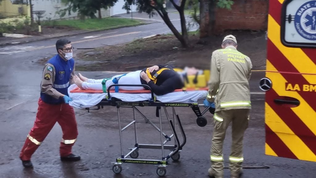 Mulher é socorrida após cair de escada em residência no Cancelli Imagem referente a Mulher é socorrida após cair de escada em residência no Cancelli