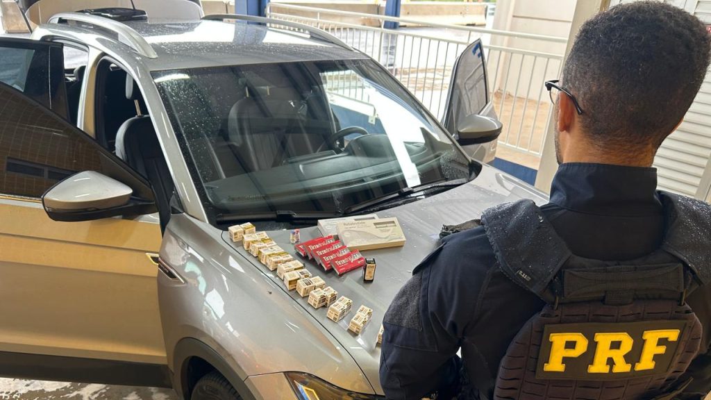 PRF apreende mais de 3 mil cigarros eletrônicos e medicamentos contrabandeados na BR-369 Imagem referente a PRF apreende mais de 3 mil cigarros eletrônicos e medicamentos contrabandeados na BR-369