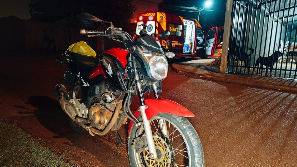 Homem fica ferido após queda de moto no Bairro Tarumã, em Cascavel Imagem referente a Homem fica ferido após queda de moto no Bairro Tarumã, em Cascavel