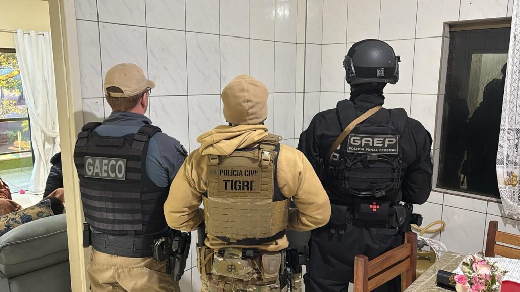 Gaeco faz operação em Catanduvas para investigar apoio a facção criminosa Imagem referente a Gaeco faz operação em Catanduvas para investigar apoio a facção criminosa