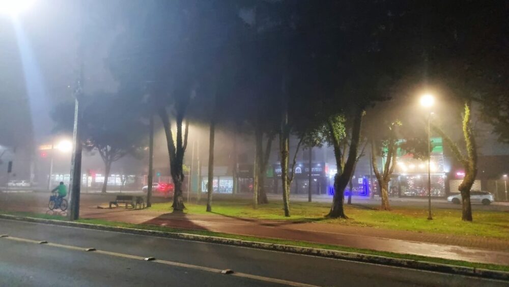 Entre a neblina e o frio, Cascavel desperta lentamente nesta quarta-feira Imagem referente a Entre a neblina e o frio, Cascavel desperta lentamente nesta quarta-feira