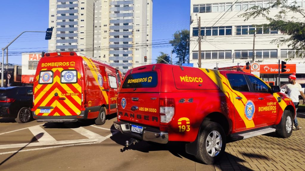 Estado grave de paciente faz médico dos Bombeiros encontrar ambulância no meio do trajeto Imagem referente a Estado grave de paciente faz médico dos Bombeiros encontrar ambulância no meio do trajeto