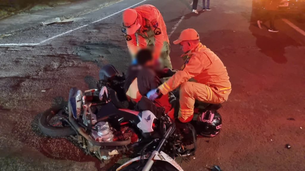 Siate atende acidente de trânsito na Rua Vitória esquina com Rua Sete de Setembro Imagem referente a Siate atende acidente de trânsito na Rua Vitória esquina com Rua Sete de Setembro