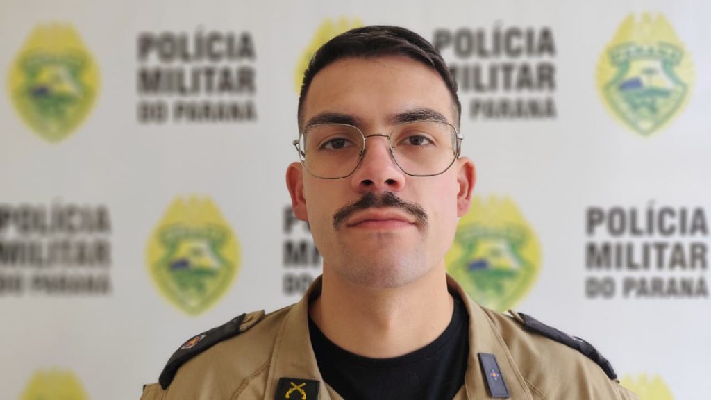 Homem caiu do poste ao tentar furtar fios na Rua do Cowboy, diz PM Imagem referente a Homem caiu do poste ao tentar furtar fios na Rua do Cowboy, diz PM