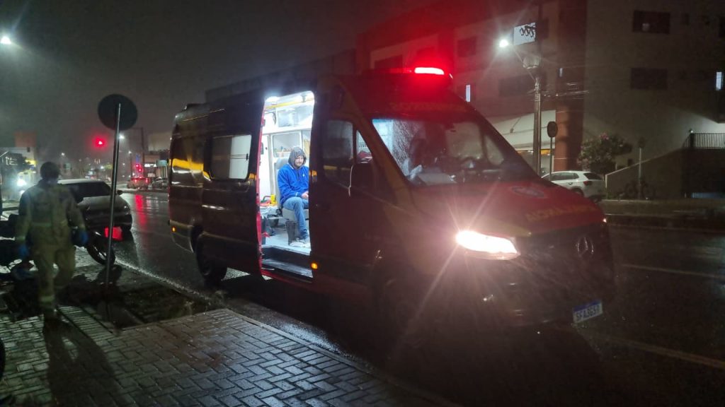 Siate é acionado para atender acidente de trânsito na Av Carlos Gomes esquina com Rua Pe Anchieta Imagem referente a Siate é acionado para atender acidente de trânsito na Av Carlos Gomes esquina com Rua Pe Anchieta