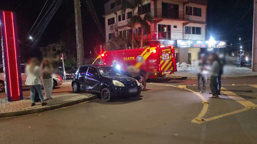 Siate atende acidente de trânsito na Rua Rio da Paz Imagem referente a Siate atende acidente de trânsito na Rua Rio da Paz