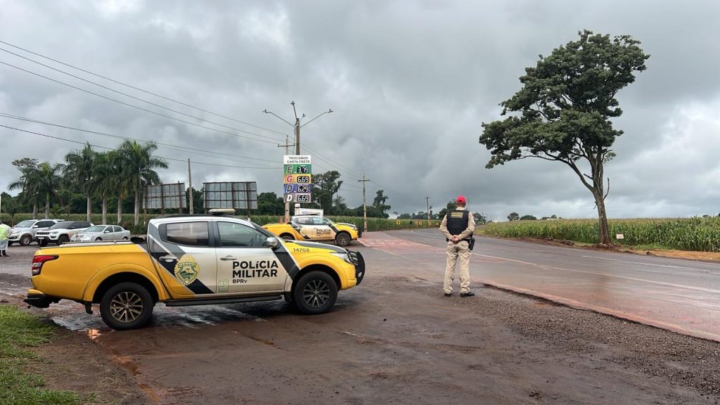 Polícia Rodoviária intensifica fiscalização em pontos críticos durante chuvas no Oeste do Paraná Imagem referente a Polícia Rodoviária intensifica fiscalização em pontos críticos durante chuvas no Oeste do Paraná