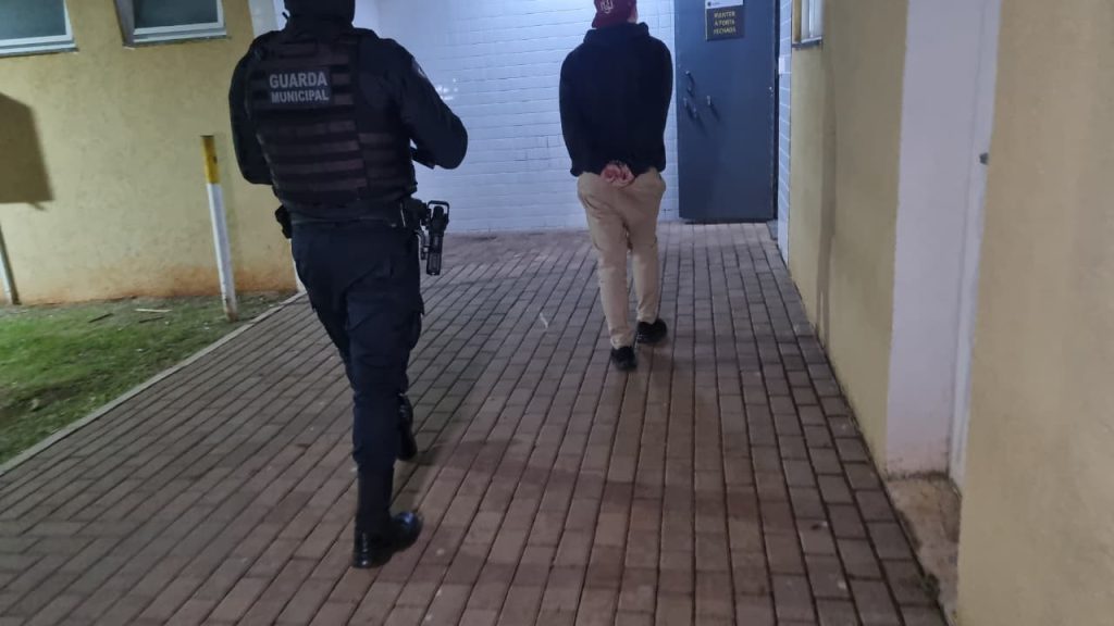 Homem é preso por descumprir medida protetiva no Bairro Brasília Imagem referente a Homem é preso por descumprir medida protetiva no Bairro Brasília