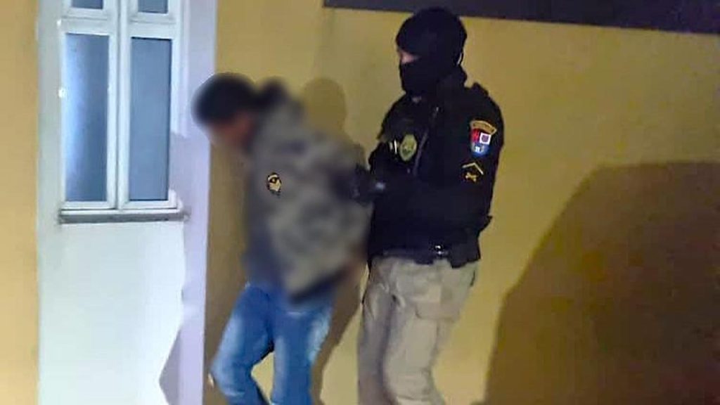 PM prende suspeito de arrombar estabelecimento comercial durante a madrugada em Cascavel Imagem referente a PM prende suspeito de arrombar estabelecimento comercial durante a madrugada em Cascavel