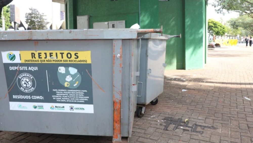 Coleta de recicláveis no Calçadão de Cascavel terá mudanças a partir de segunda-feira Imagem referente a Coleta de recicláveis no Calçadão de Cascavel terá mudanças a partir de segunda-feira