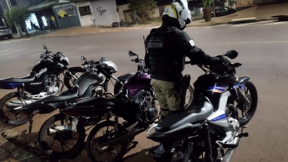 Fim do randandan? Operação da PM aplica mais de 200 multas e recolhe motocicletas barulhentas Imagem referente a Fim do randandan? Operação da PM aplica mais de 200 multas e recolhe motocicletas barulhentas