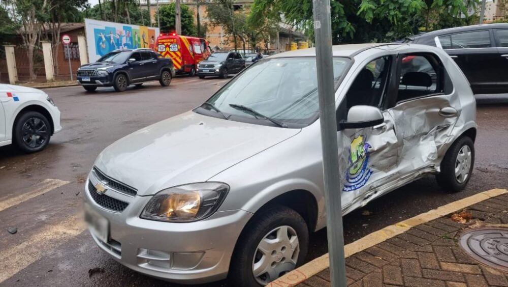 Forte acidente entre Celta e Oroch deixa duas mulheres feridas em Cascavel Imagem referente a Forte acidente entre Celta e Oroch deixa duas mulheres feridas em Cascavel