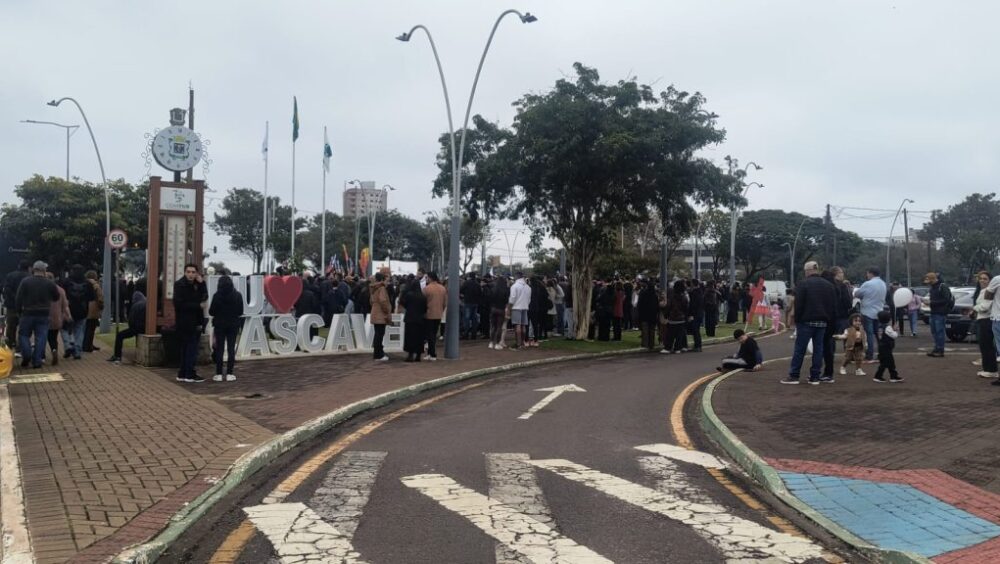 Marcha para Jesus reúne multidão e interdita ruas de Cascavel Imagem referente a Marcha para Jesus reúne multidão e interdita ruas de Cascavel