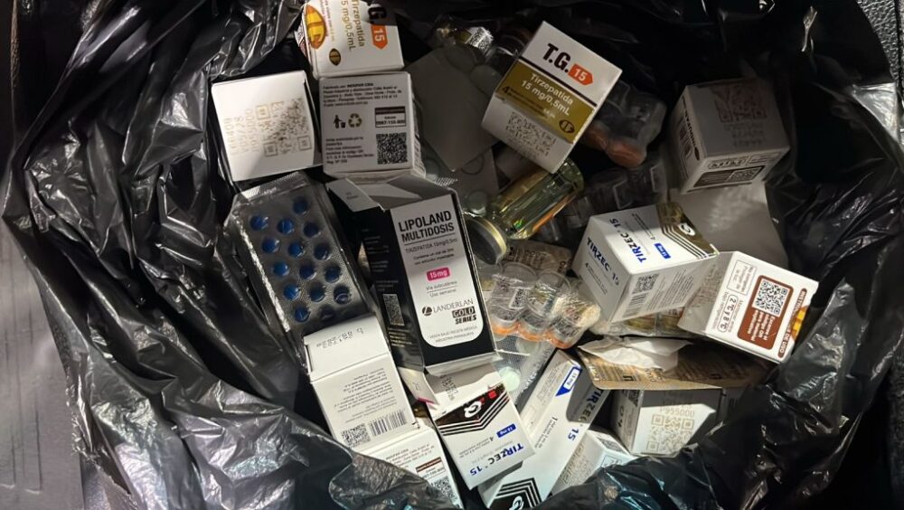 Medicamentos contrabandeados do Paraguai são apreendidos em ônibus na Rodoviária de Cascavel Imagem referente a Medicamentos contrabandeados do Paraguai são apreendidos em ônibus na Rodoviária de Cascavel