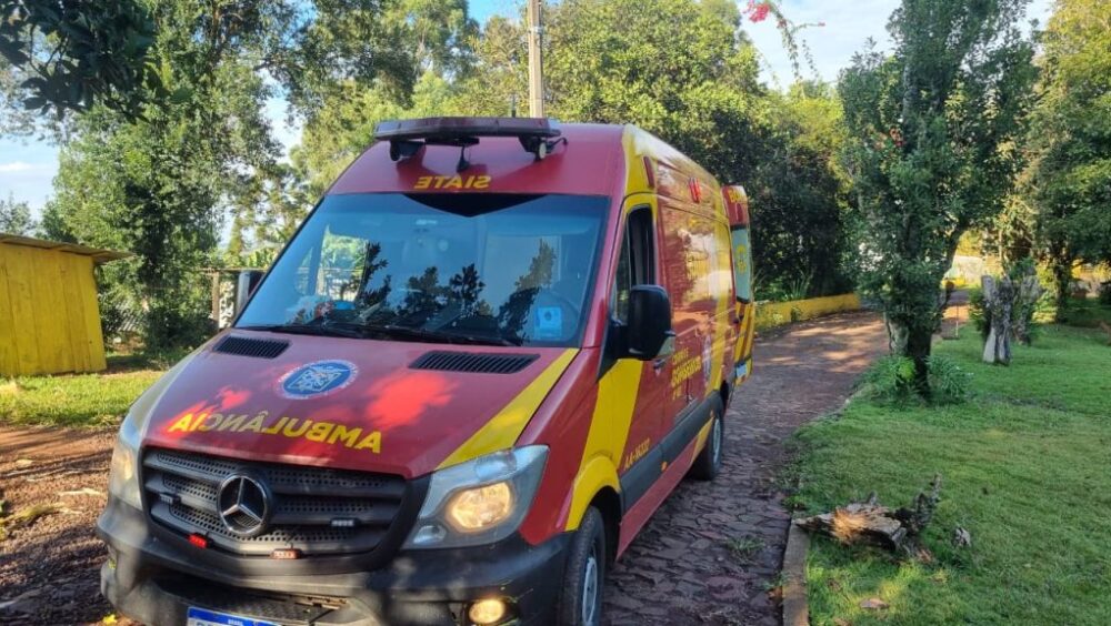 Idoso é socorrido pelo Siate após acidente doméstico Imagem referente a Idoso é socorrido pelo Siate após acidente doméstico