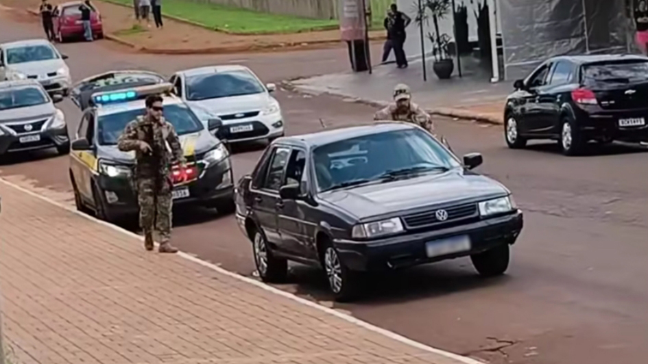 PRF apreende drogas após acompanhamento tático na PRc-467 em Cascavel Imagem referente a PRF apreende drogas após acompanhamento tático na PRc-467 em Cascavel