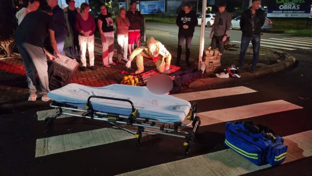 Motociclista fica gravemente ferido após acidente na Rua Flamboyant, em Cascavel Imagem referente a Motociclista fica gravemente ferido após acidente na Rua Flamboyant, em Cascavel