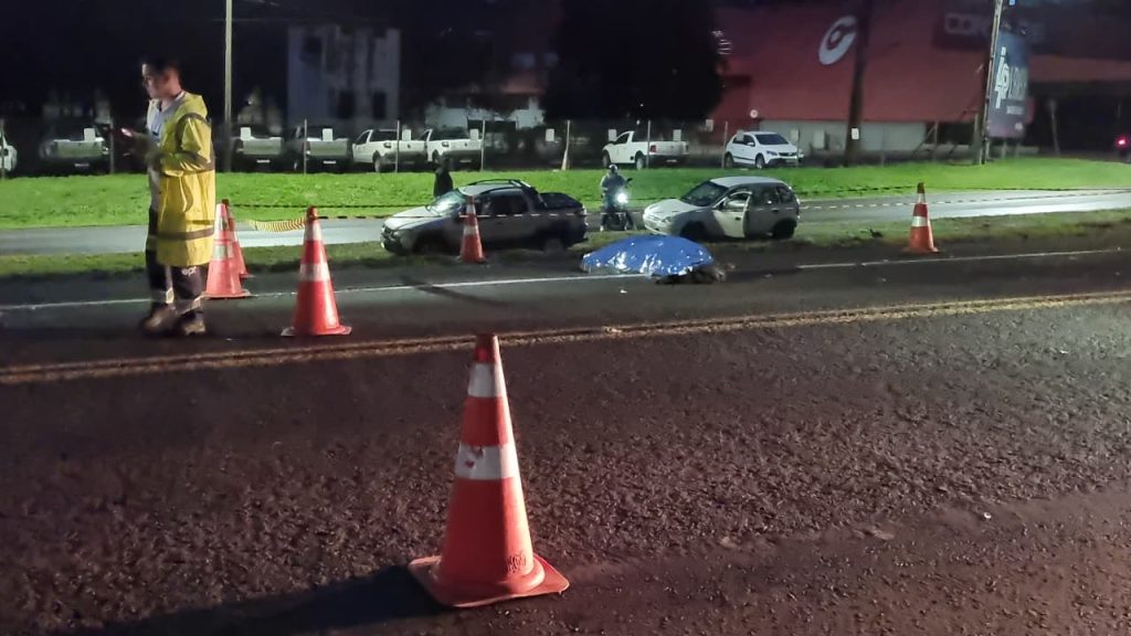 Após se envolver em acidente, motorista tenta atravessa BR-277 e morre atropelado Imagem referente a Após se envolver em acidente, motorista tenta atravessa BR-277 e morre atropelado