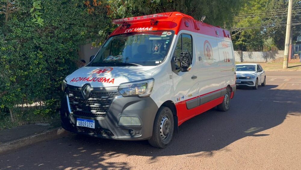 Mulher se engasga com pedaço de carne, fica sem respirar e é salva no Bairro Periolo Imagem referente a Mulher se engasga com pedaço de carne, fica sem respirar e é salva no Bairro Periolo