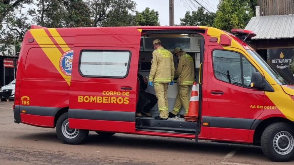 Homem fica ferido em acidente na Rua Cuiabá, no Bairro Neva Imagem referente a Homem fica ferido em acidente na Rua Cuiabá, no Bairro Neva