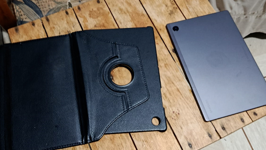 Mulher é encaminhada à delegacia após tablet de escola ser localizado em residência no Cascavel Velho Imagem referente a Mulher é encaminhada à delegacia após tablet de escola ser localizado em residência no Cascavel Velho