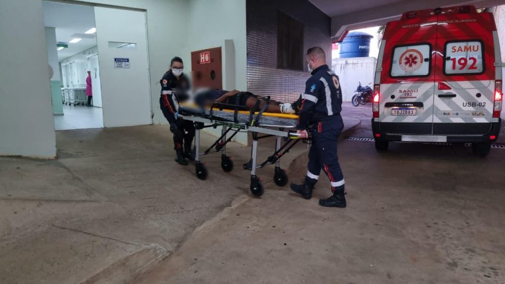 Jogador de futsal sofre ferimentos na cabeça durante treino Imagem referente a Jogador de futsal sofre ferimentos na cabeça durante treino