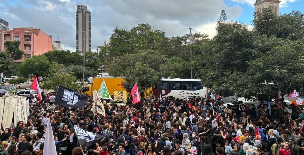 Em ato na capital paulista, estudantes criticam políticas educacionais Imagem referente a Em ato na capital paulista, estudantes criticam políticas educacionais