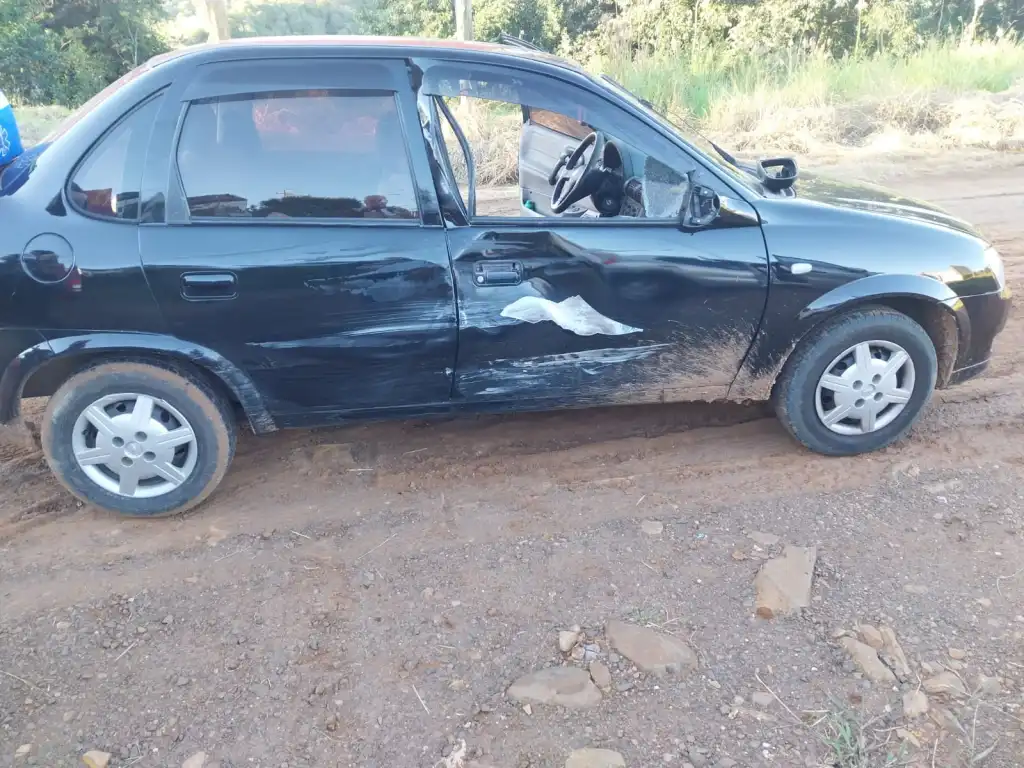 Acidente entre carro e moto deixa dois feridos em Francisco Beltrão Imagem referente a Acidente entre carro e moto deixa dois feridos em Francisco Beltrão