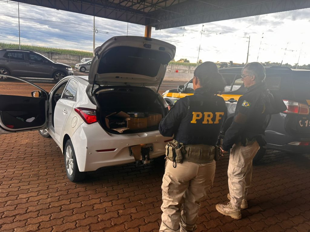 Homem é preso com 100 kg de maconha durante fiscalização da PRF na BR-277, em Cascavel Imagem referente a Homem é preso com 100 kg de maconha durante fiscalização da PRF na BR-277, em Cascavel