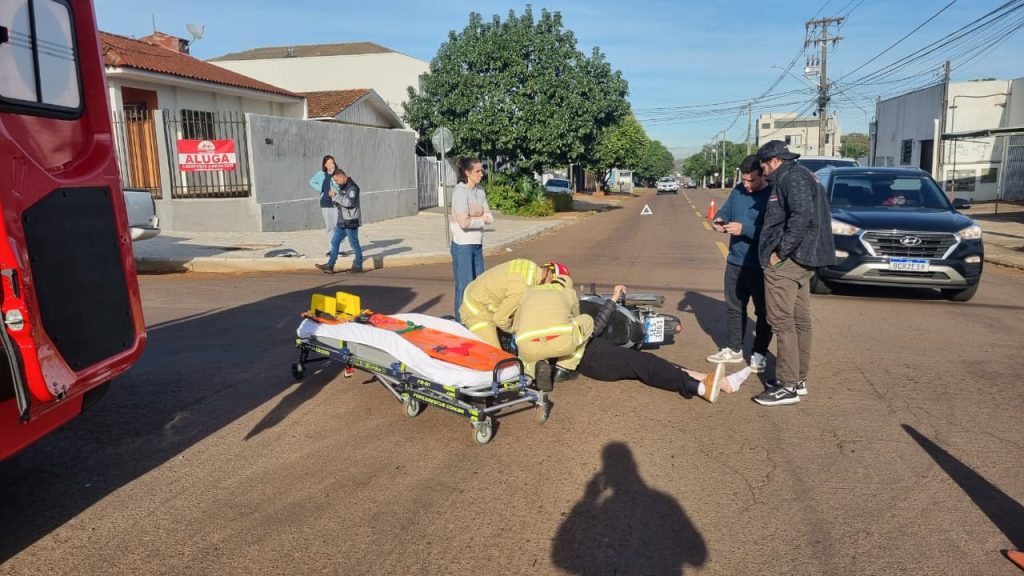 Mulher fica ferida após colisão no cruzamento das Ruas Souza Naves e Quintino Bocaiúva Imagem referente a Mulher fica ferida após colisão no cruzamento das Ruas Souza Naves e Quintino Bocaiúva