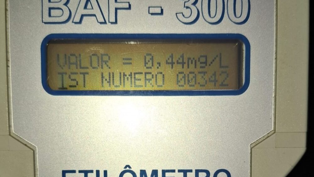 Motorista de Cascavel é preso por embriaguez ao volante durante operação na PR-472 Imagem referente a Motorista de Cascavel é preso por embriaguez ao volante durante operação na PR-472
